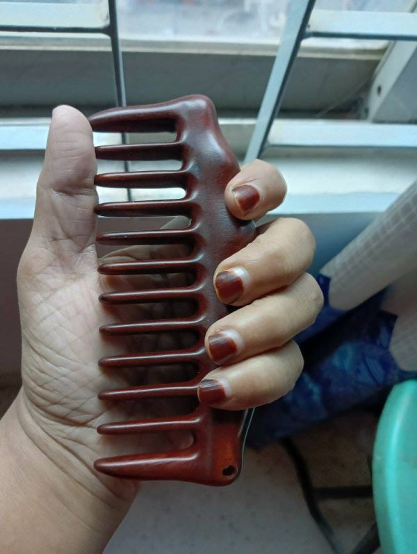 Travel size rose sandalwood comb (without any joint)