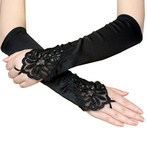 Karchupi desing fashionable gloves.