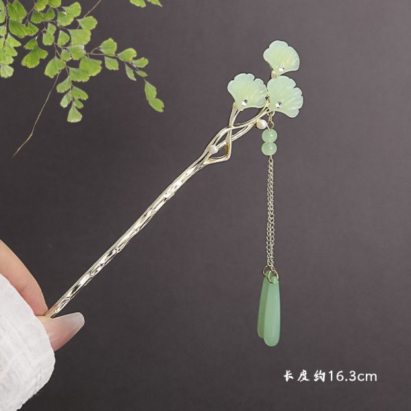 2.Green ginkgo leaves