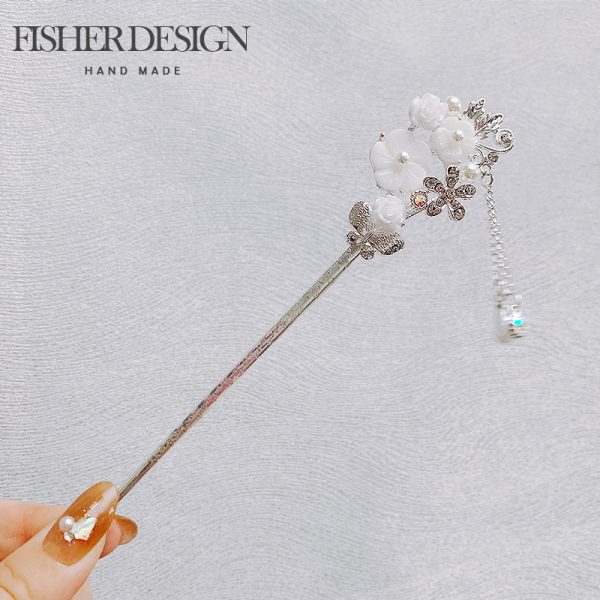 20. White flower hairpin