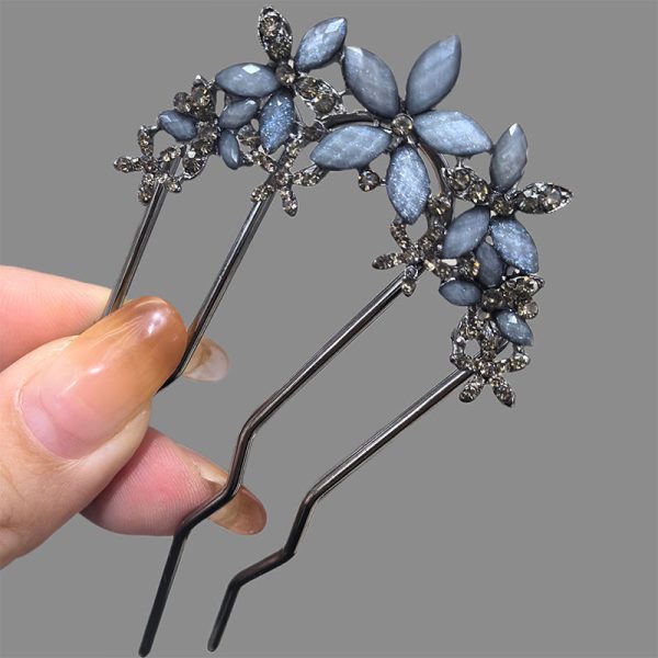 05. Black glass rhinestone flowers