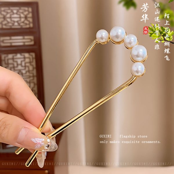22. Curved u-shaped pearl