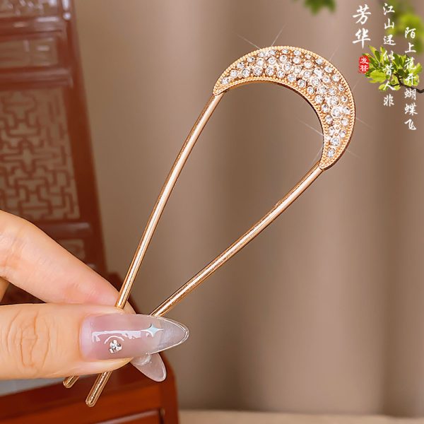 23. Flash diamond crescent gold