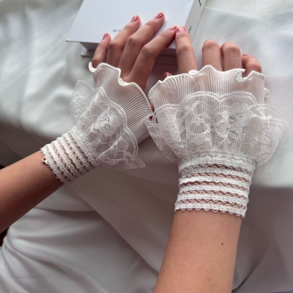 High Quality Lace Design Sleeves